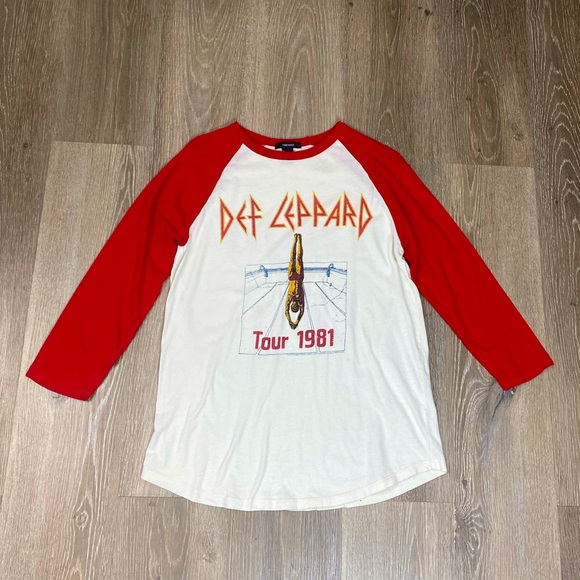 Forever 21 Tops - Cute band tee size L